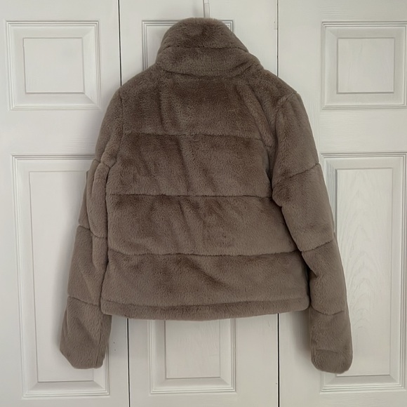 Abercrombie & Fitch Faux Fur Mini Puffer Jacket - Picture 3 of 5